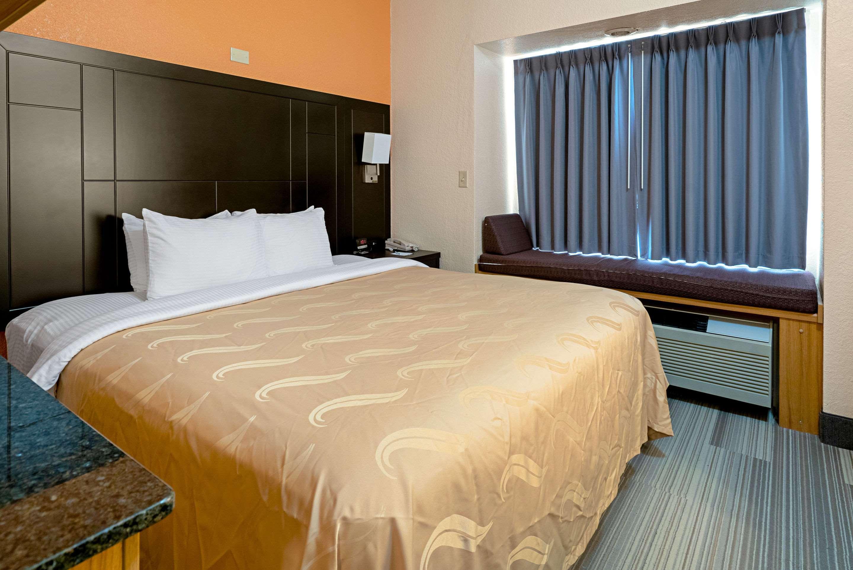 Quality Inn & Suites Robbinsville Eksteriør billede