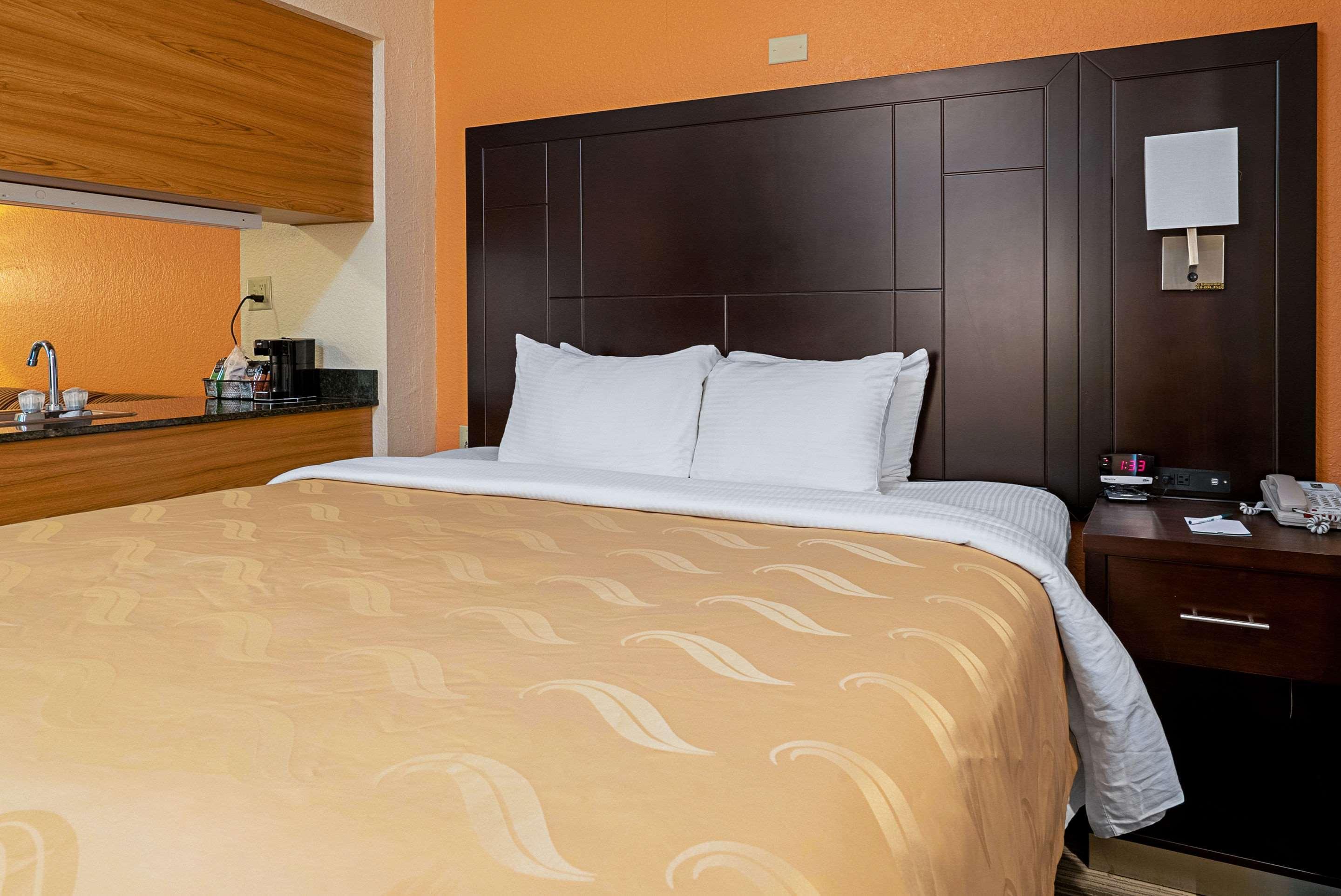 Quality Inn & Suites Robbinsville Eksteriør billede