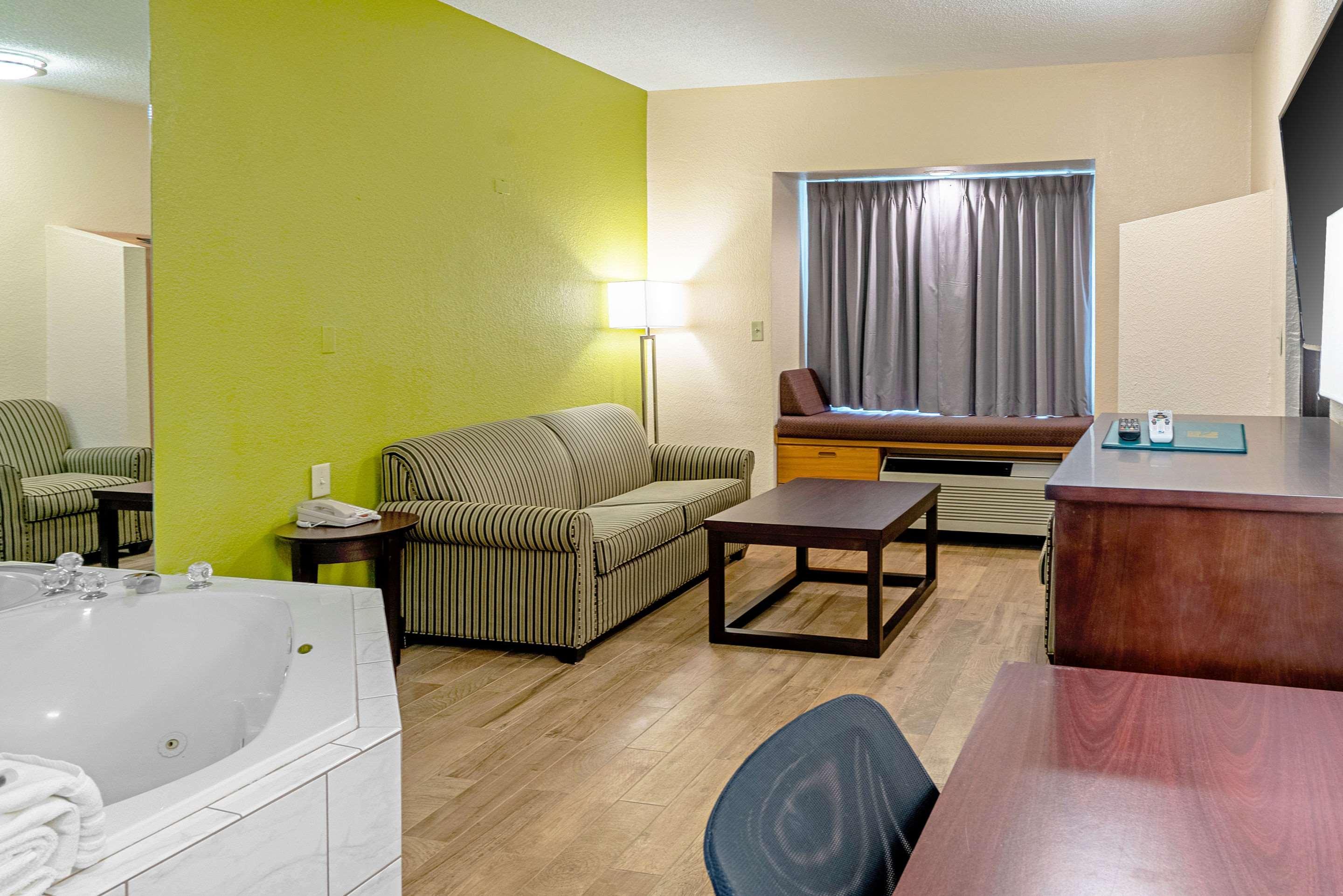 Quality Inn & Suites Robbinsville Eksteriør billede