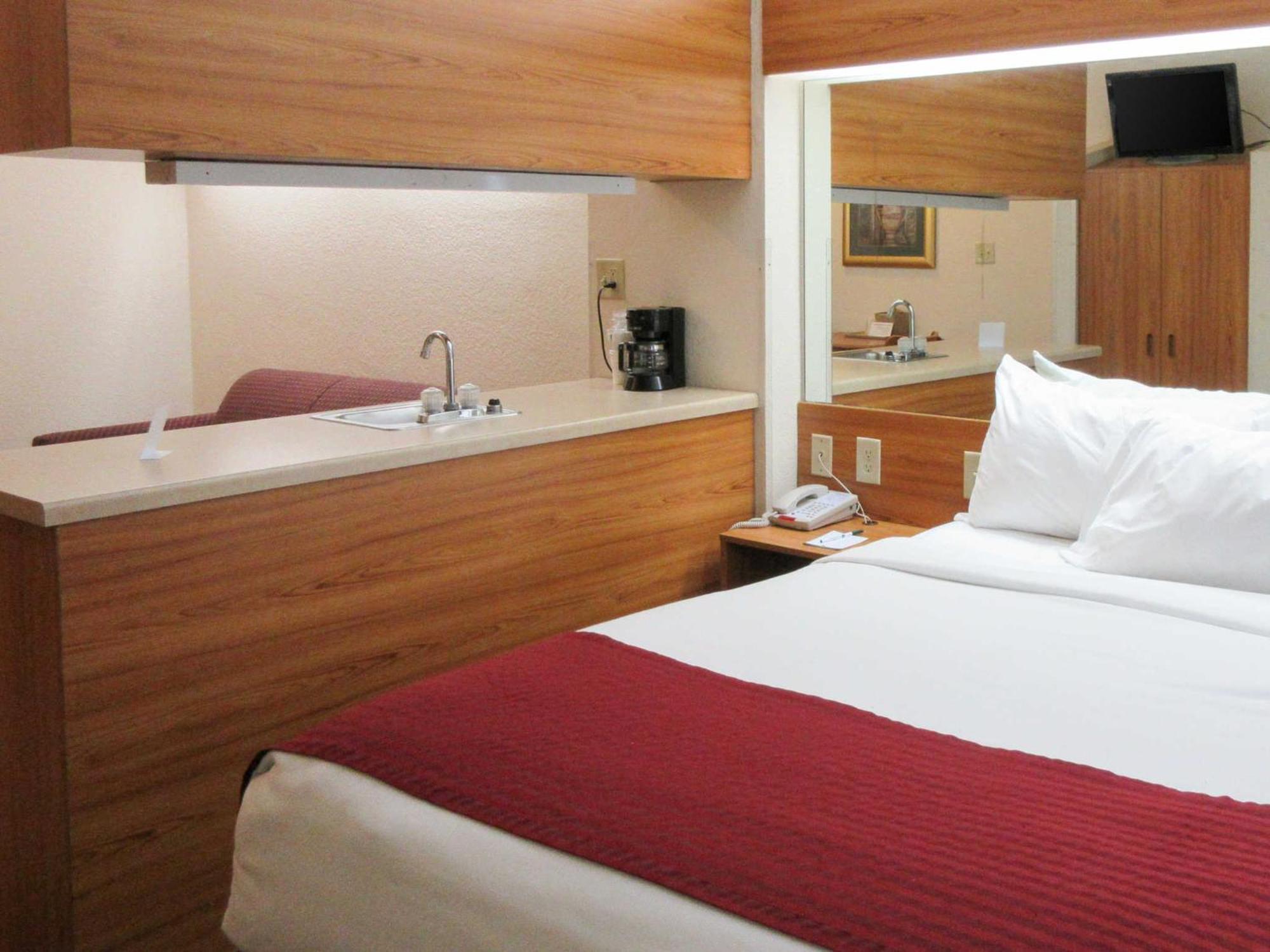 Quality Inn & Suites Robbinsville Eksteriør billede